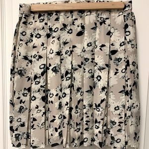 Banana Republic Pleated Skirt - Size 0